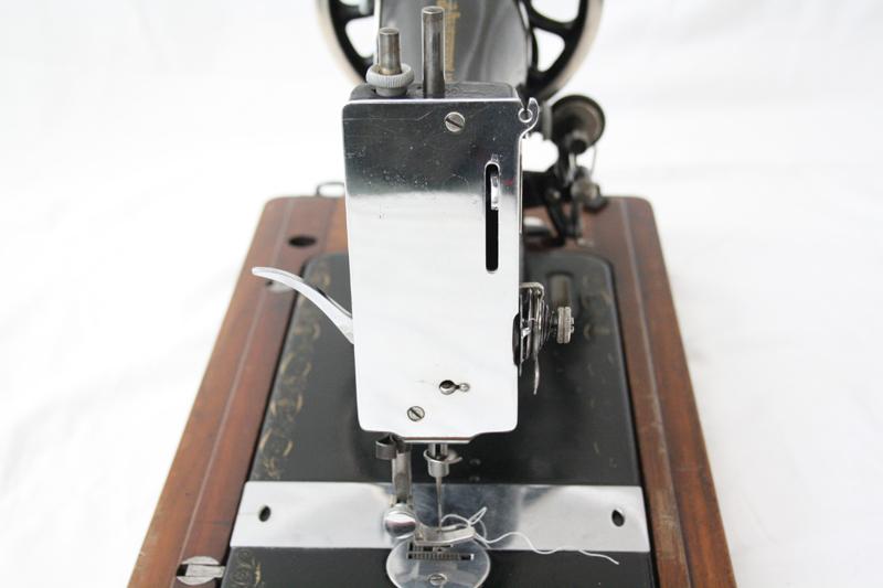 Singer 28K Sewing Machine Vibrating Shuttle, Coffin Lid Case
