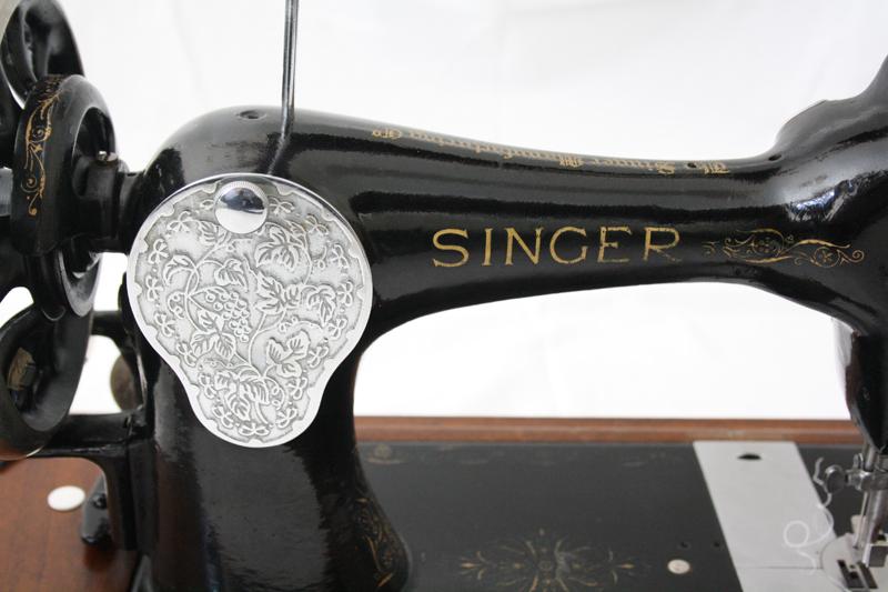 Singer 28K Sewing Machine Vibrating Shuttle, Coffin Lid Case