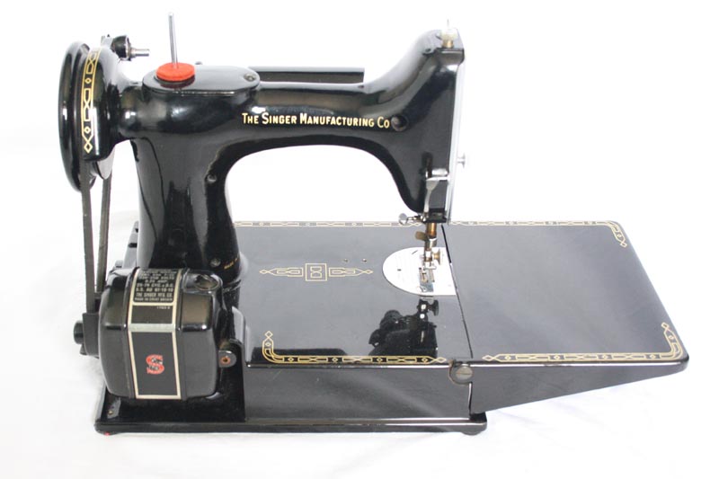 For Sale Singer Featherweight 221, 221K Sewing Machine